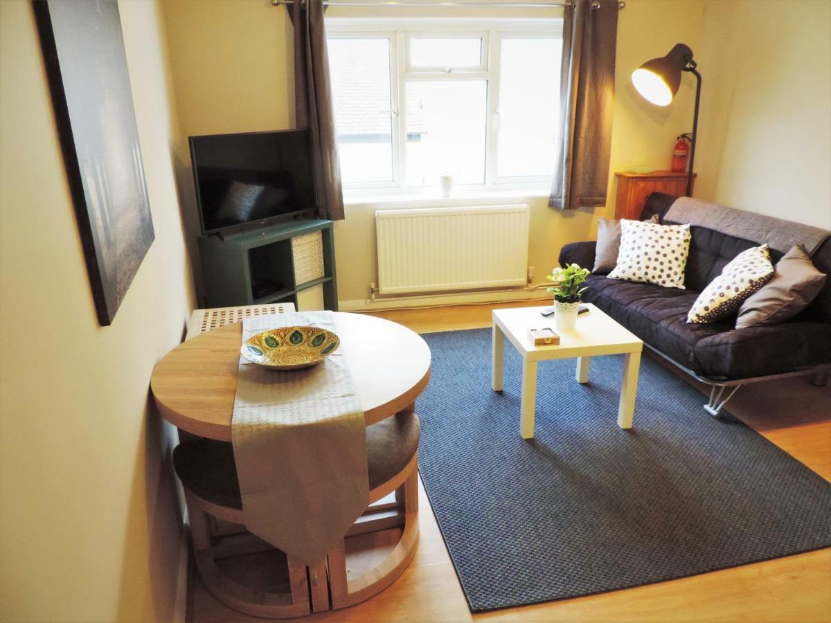 1 Bed Bagshot Pennyhill Accommodation Εξωτερικό φωτογραφία