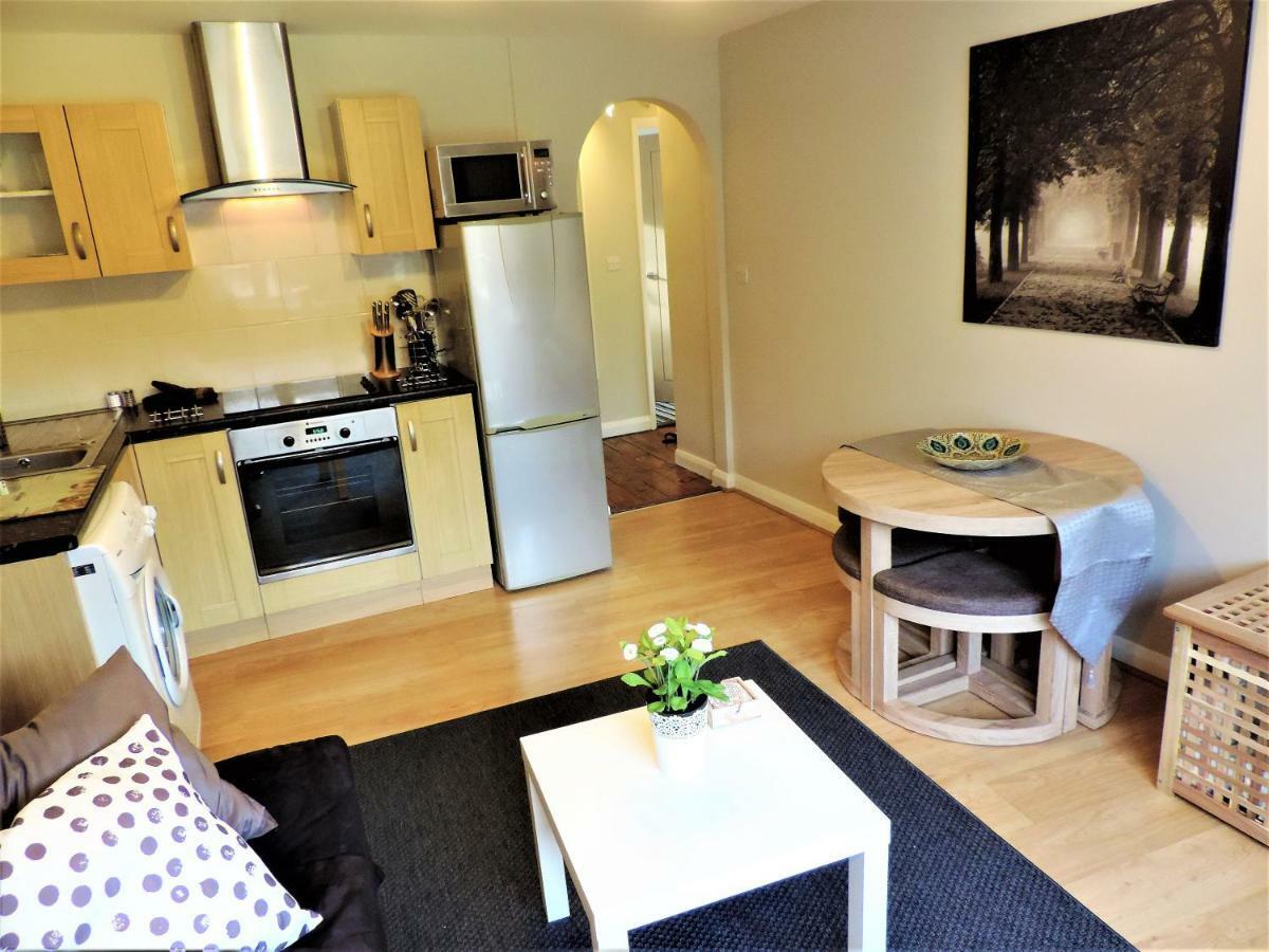 1 Bed Bagshot Pennyhill Accommodation Εξωτερικό φωτογραφία