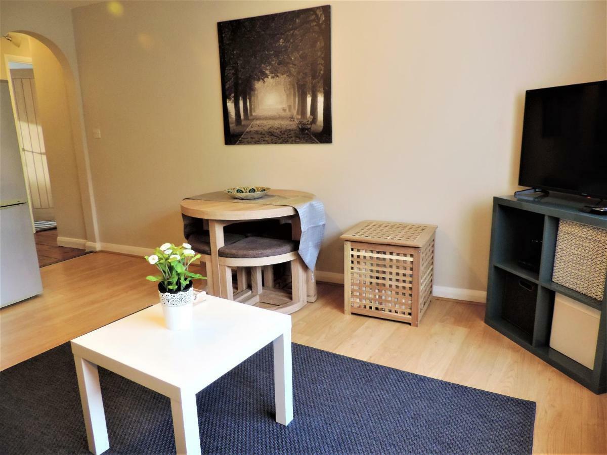 1 Bed Bagshot Pennyhill Accommodation Εξωτερικό φωτογραφία